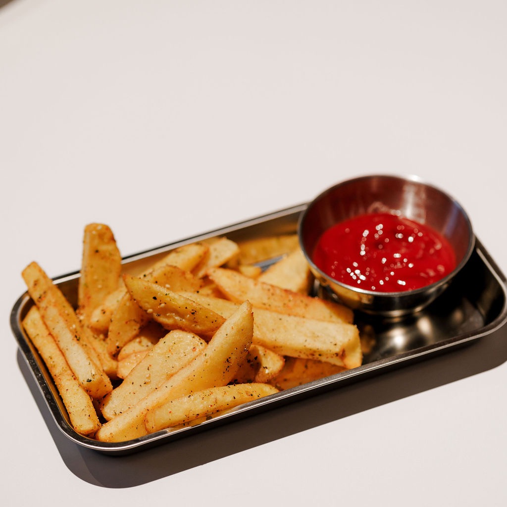 Pommes Furikake mit Ketchup